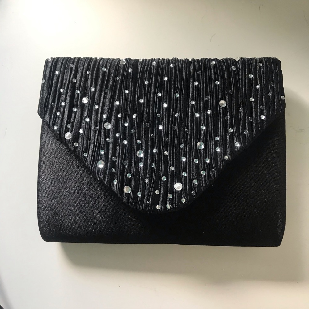 Black clutch